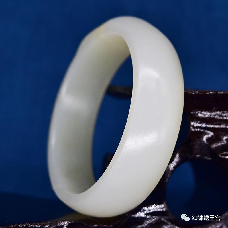 最新款玉镯，时尚与传统的完美交融之美