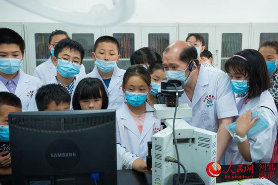罗晋引领科技潮流，体验前沿高科技产品报道