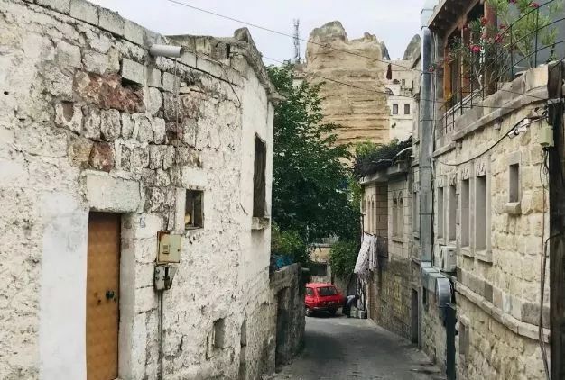 政策新变与小巷宝藏，特色小店的奇遇