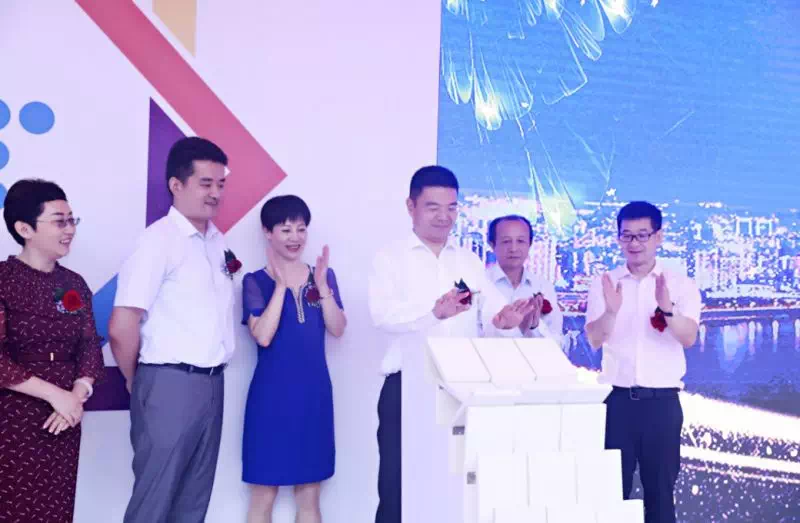 东凤凯盛缤纷温馨日常故事，最新报道与回顾